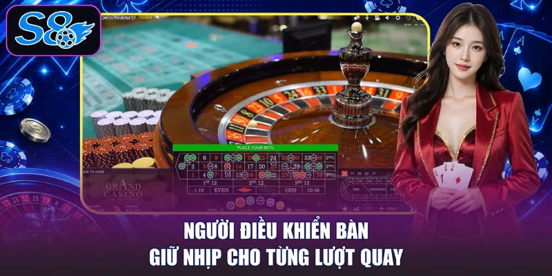 Người điều khiển bàn giữ nhịp cho từng lượt quay